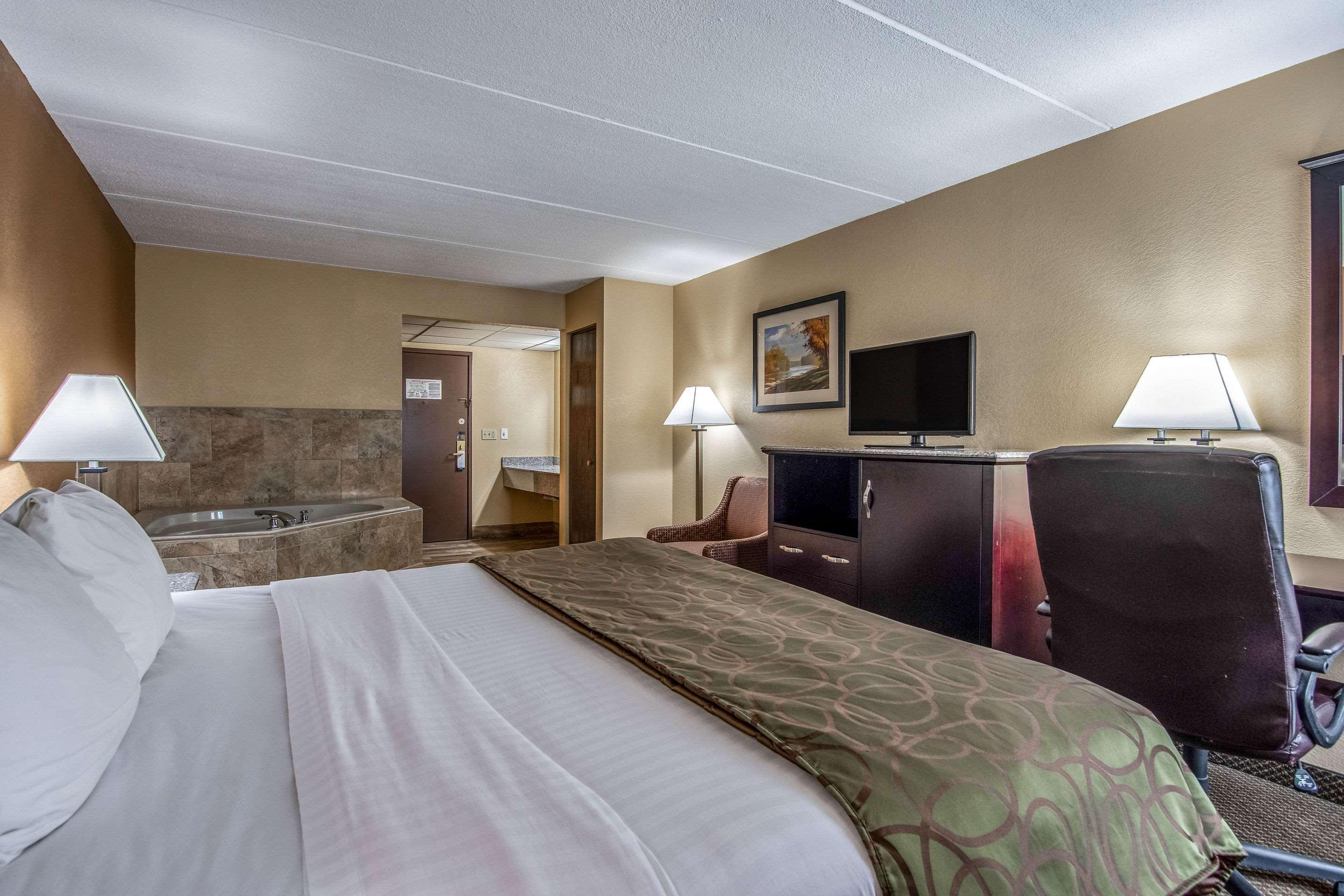 Quality Inn Tully I-81 Екстер'єр фото