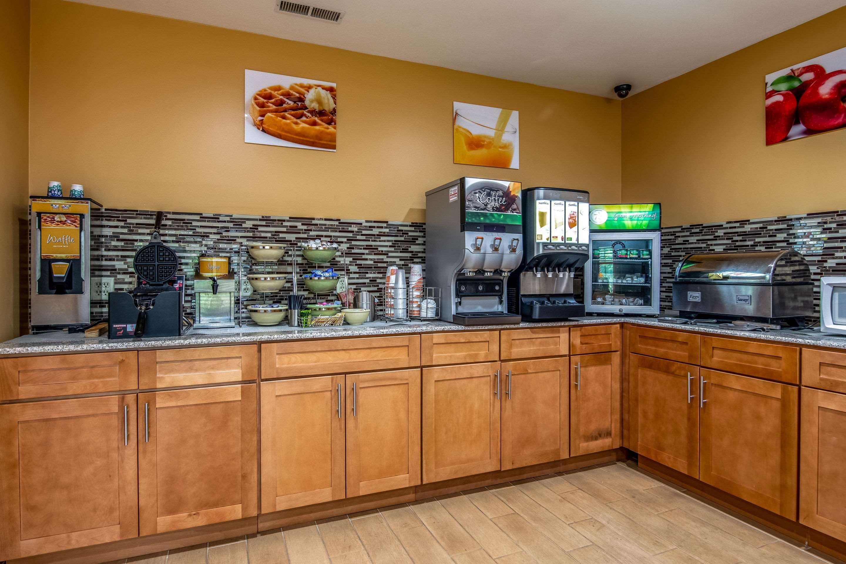 Quality Inn Tully I-81 Екстер'єр фото